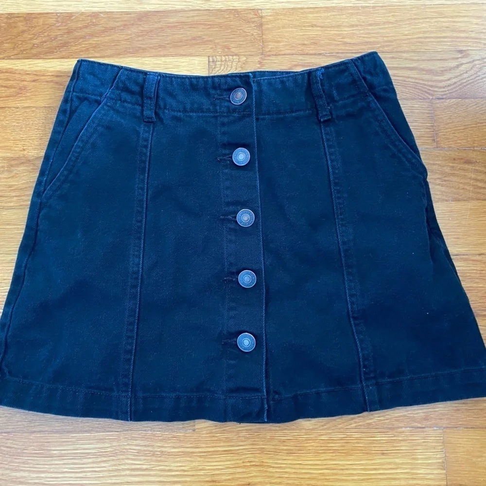 Forever 21 Womens Mini Skirt Size 26 Black Denim Button Fly Cotton Blend